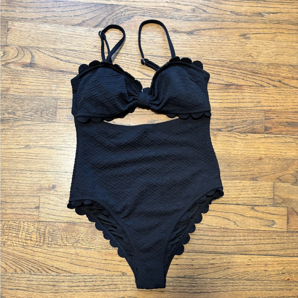 Cupshe Black Textured Scallop One Piece Swimsuit